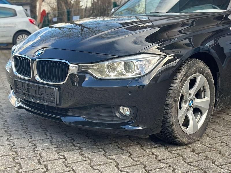 Gebraucht BMW 320 163 PS (119 kW) 2013 Schwarz Limousine