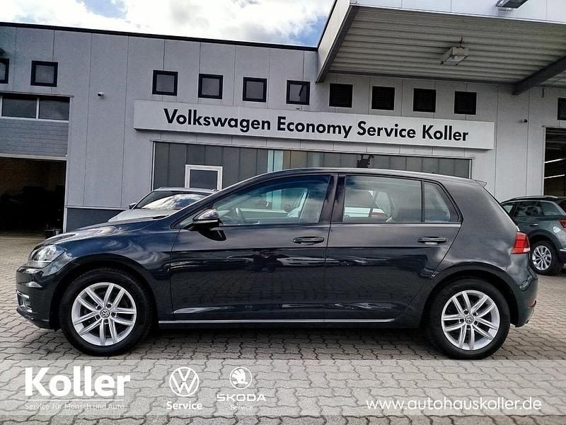 Gebraucht VW Golf VII 116 PS (85 kW) 2020 Grau Limousine