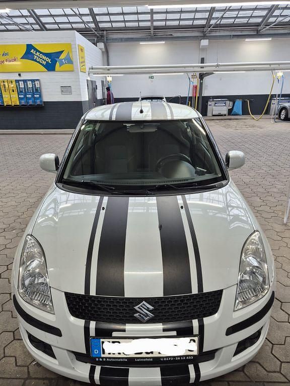 Gebraucht Suzuki Swift 92 PS (67 kW) 2010 Weiß Kleinwagen