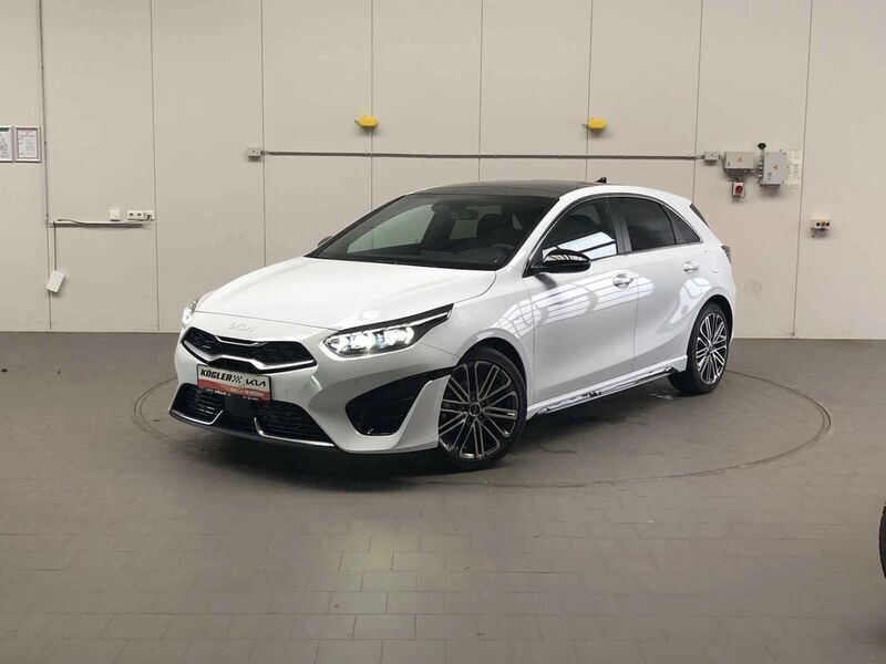 Weiss Neu 2025 Kia Ceed GT GT-Line Limousine | 42.184 € - Bild 1/3