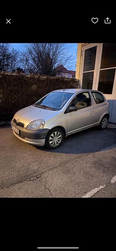 Silber Gebraucht 2001 Toyota Yaris Kleinwagen | 1.000 € (Fairer Preis) - Bild 1/2