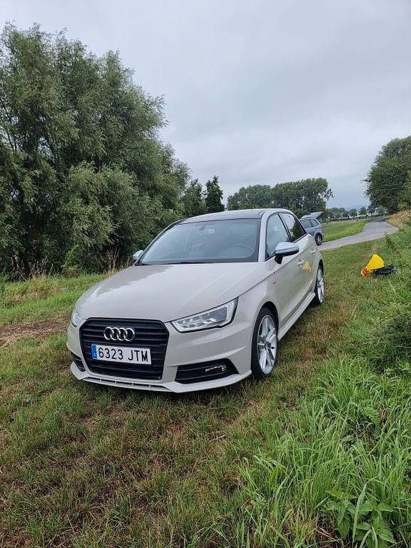 Beige Gebraucht 2016 Audi A1 Sportback Sport Kleinwagen | 14.800 € (Fairer Preis) - Bild 1/4