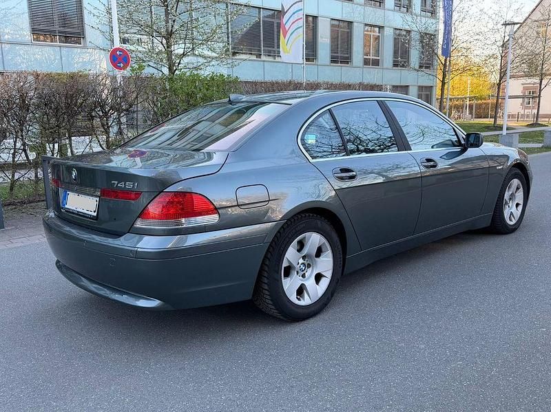 Gebraucht BMW 745 333 PS (244 kW) 2004 Blau Limousine