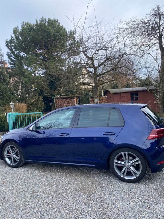 Blau Gebraucht 2017 VW Golf VII Highline Limousine | 15.940 € (Fairer Preis) - Bild 1/4