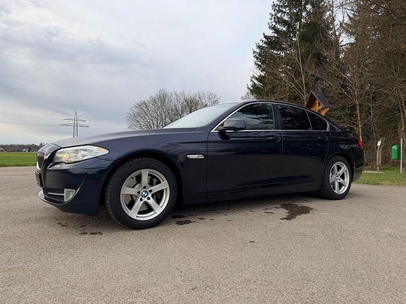 Gebraucht BMW 530 258 PS (189 kW) 2013 Blau Limousine
