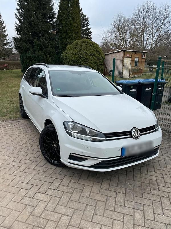 Weiß Gebraucht 2018 VW Golf VII Kombi | 13.300 € (Fairer Preis) - Bild 1/4
