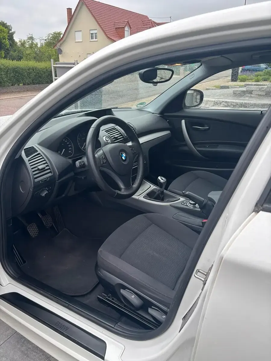Używany BMW 116 122 KM (89 kW) 2011 Biały Hatchback