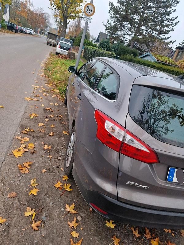 Braun Gebraucht 2013 Ford Focus Titanium Kombi | 5.999 € (Fairer Preis) - Bild 1/4