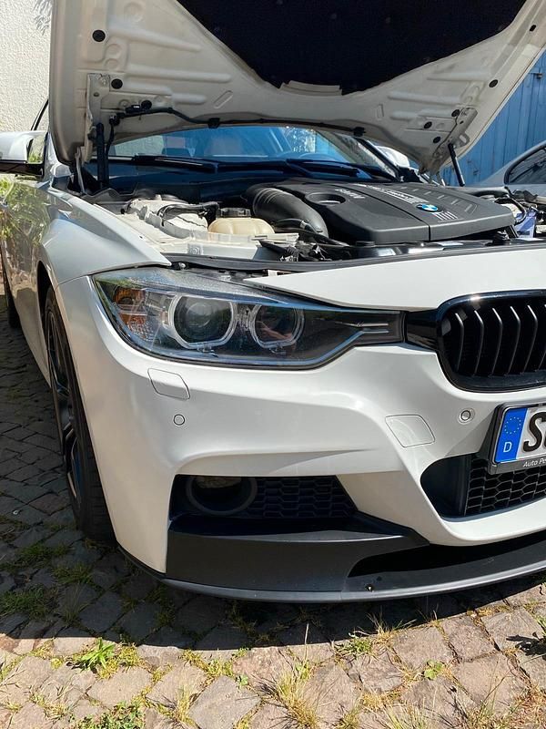 Weiß Gebraucht 2013 BMW 330 Shadowline Limousine | 22.000 € (Etwas zu teuer) - Bild 1/4