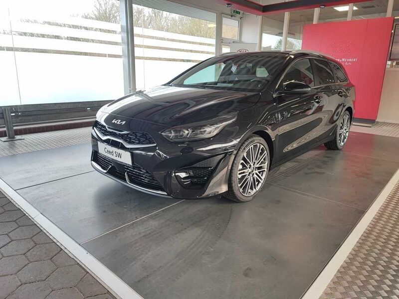 Schwarz Neu 2025 Kia Ceed Sportswagon Kombi | 32.888 € (Teuer) - Bild 1/4