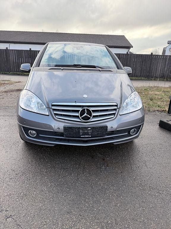Gebraucht Mercedes A180 Elegance 109 PS (80 kW) 2009 Grau Van / Kleinbus