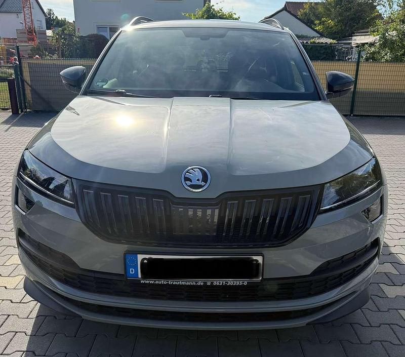 Grau Gebraucht 2022 Skoda Karoq SUV | 28.800 € (Fairer Preis) - Bild 1/4