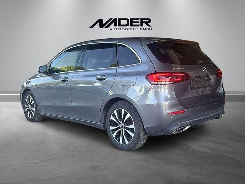 Gebraucht Mercedes B250e 160 PS (117 kW) 2021 Grau Van / Kleinbus