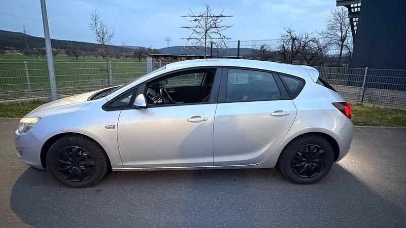 Gebraucht Opel Astra Edition 110 PS (80 kW) 2012 Limousine