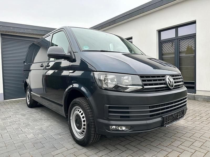Second-hand VW Transporter 150 CP (110 kW) 2017 Albastru Van