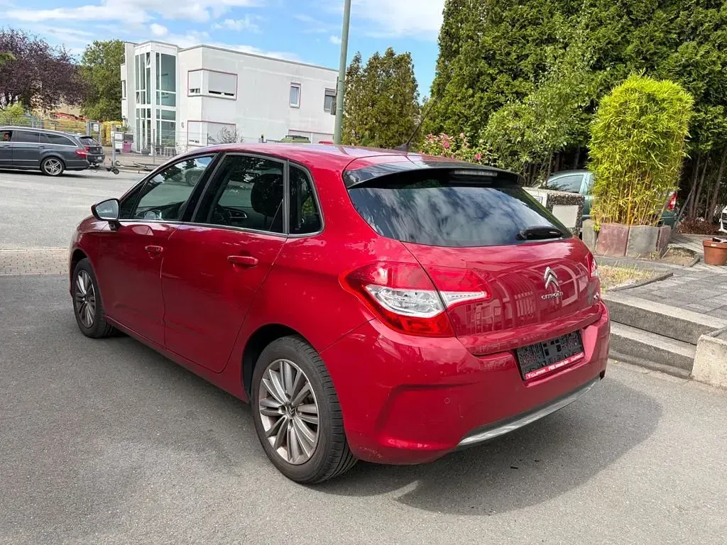 Gebraucht Citroën C4 Tendance 120 PS (88 kW) 2011 Rot Limousine