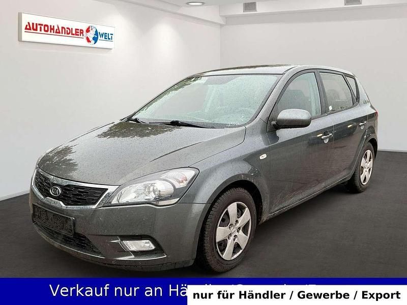 Silber Gebraucht 2011 Kia Ceed Kleinwagen | 1.299 € (Etwas zu teuer) - Bild 1/3