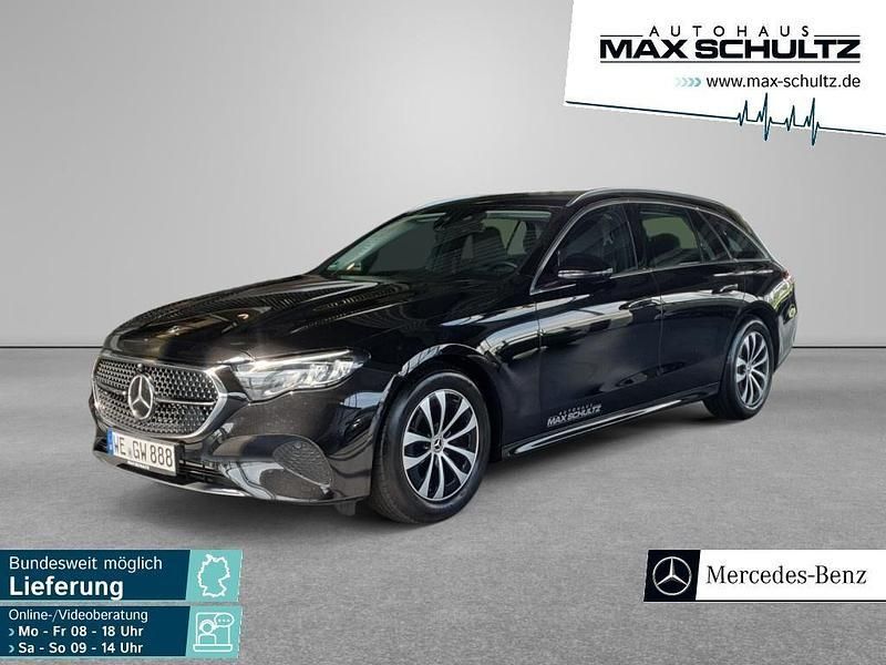 Metalliclack obsidianschwarz Gebraucht 2024 Mercedes E220 Avantgarde Kombi | 52.280 € - Bild 1/4