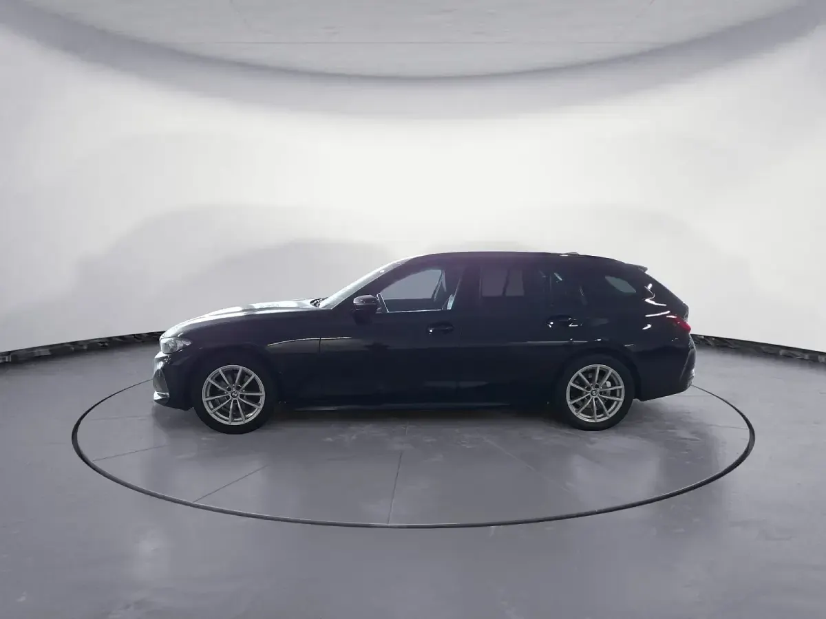 Gebraucht BMW 320 Sport Line 190 PS (139 kW) 2023 Kombi