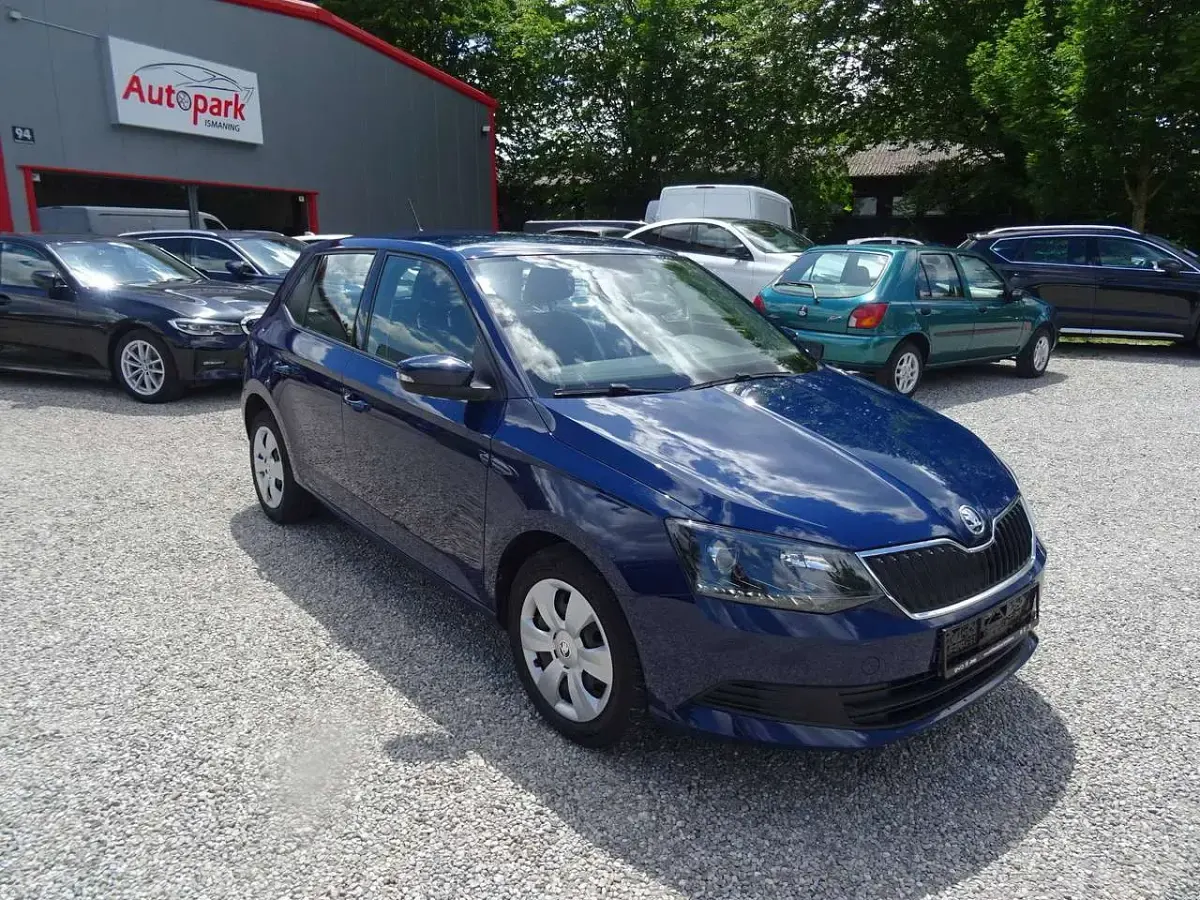 Gebraucht Skoda Fabia Ambition 95 PS (69 kW) 2018 Pacificblau, pacificblau Limousine