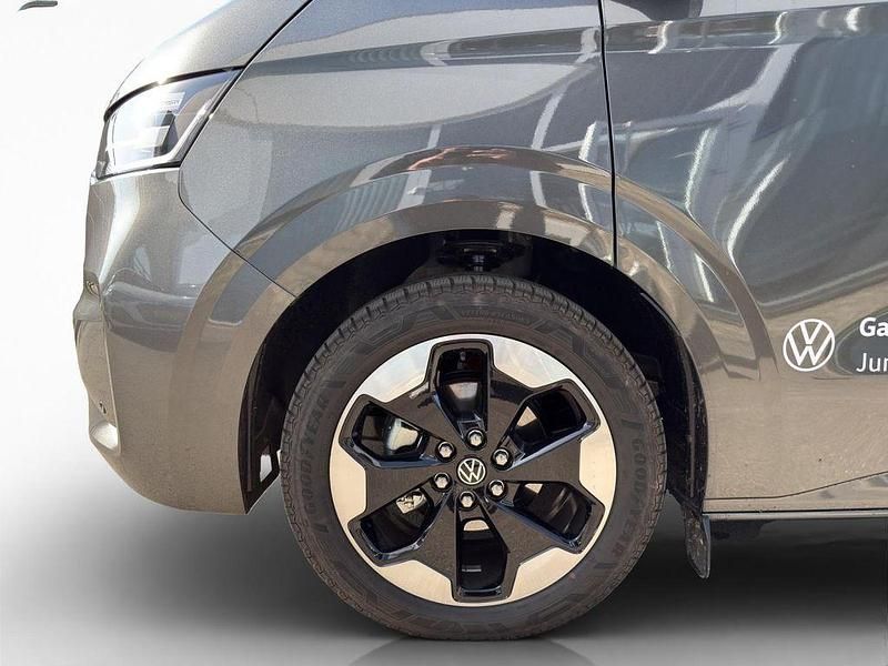 Gebraucht VW T7 Style 150 PS (110 kW) 2026 Grau Van