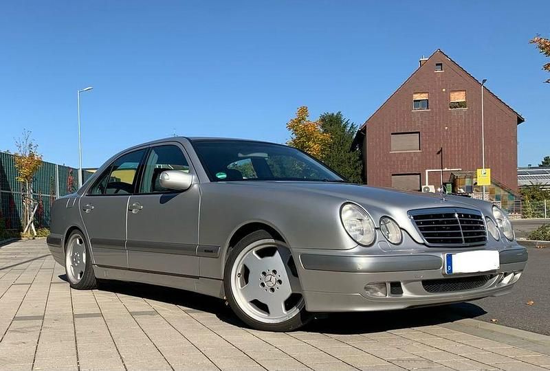 Gebraucht Mercedes E240 Classic 170 PS (125 kW) 2000 Silber Limousine