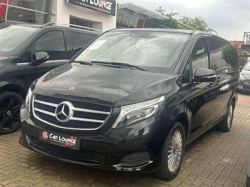 Schwarz Gebraucht 2018 Mercedes V220 Edition Van / Kleinbus | 39.999 € (Guter Preis) - Bild 1/4