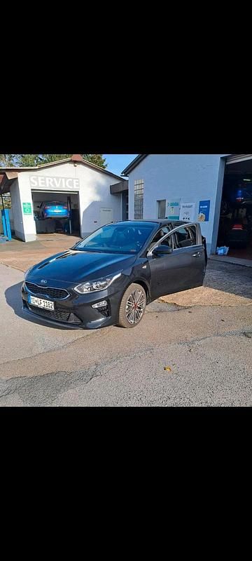 Gebraucht Kia Ceed 140 PS (102 kW) 2021 Schwarz Kleinwagen