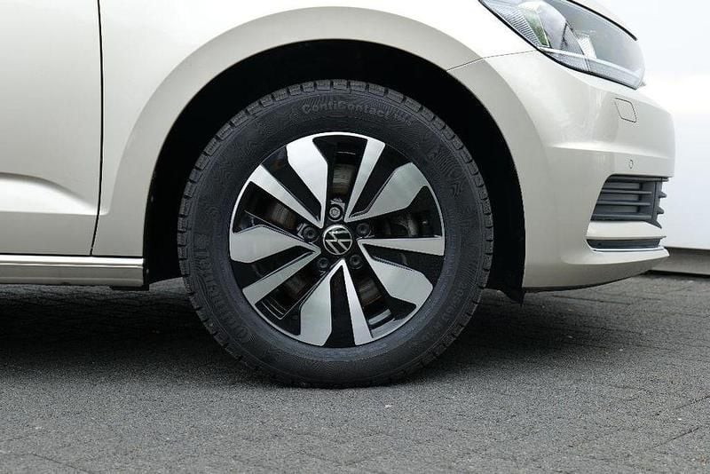 Gebraucht VW Touran Move 150 PS (110 kW) 2024 Ivory silver metallic Van / Kleinbus