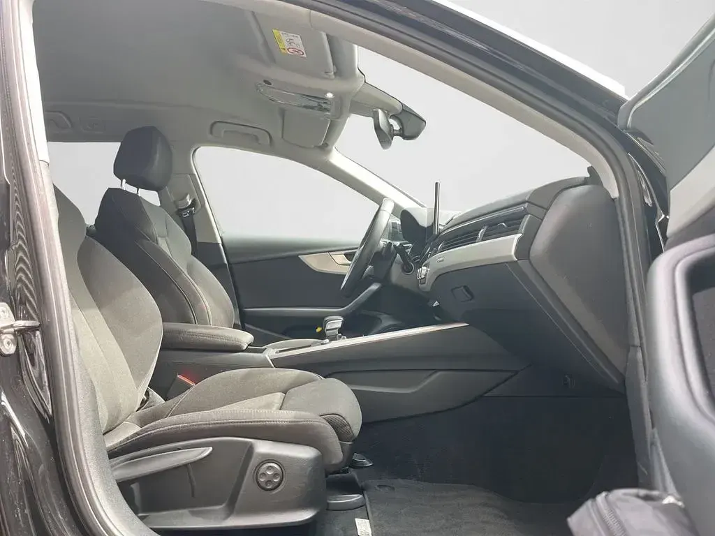 Gebraucht Audi A4 Basis 286 PS (210 kW) 2023 Brillantschwarz Kombi