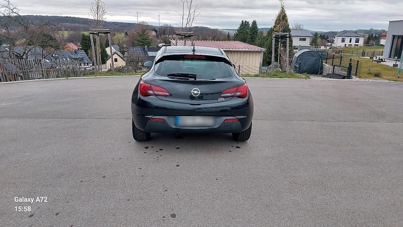 Gebraucht Opel Astra GTC 120 PS (88 kW) 2013 Schwarz Coupé