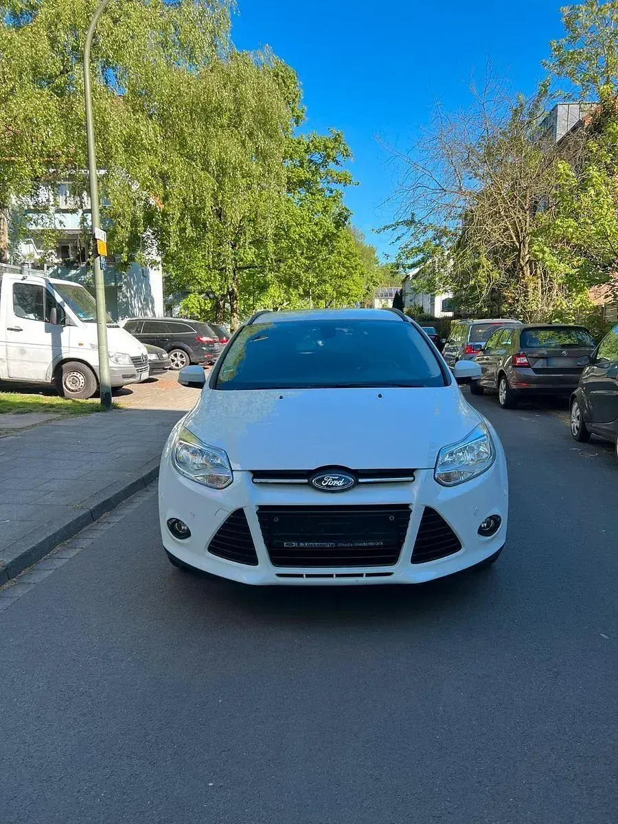 Second-hand Ford Focus SYNC Edition 101 CP (74 kW) 2013 Alb Break