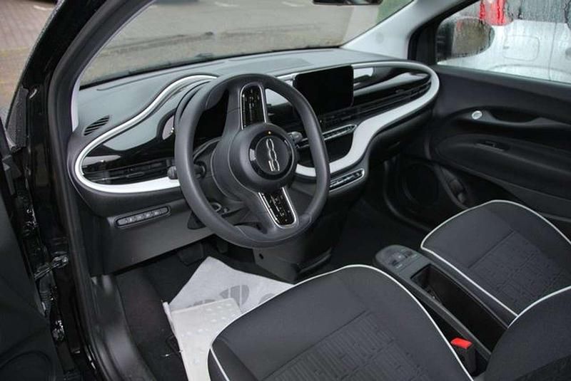 Gebraucht Fiat 500e Action 69 kW (95 PS) 2022 (onyx schwarz) Limousine