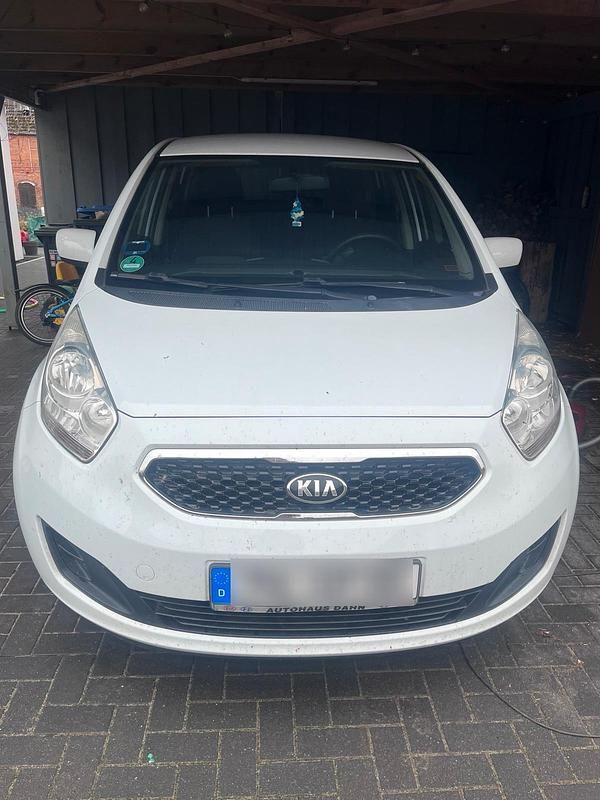 Weiß Gebraucht 2012 Kia Venga Kleinwagen | 4.990 € (Fairer Preis) - Bild 1/4