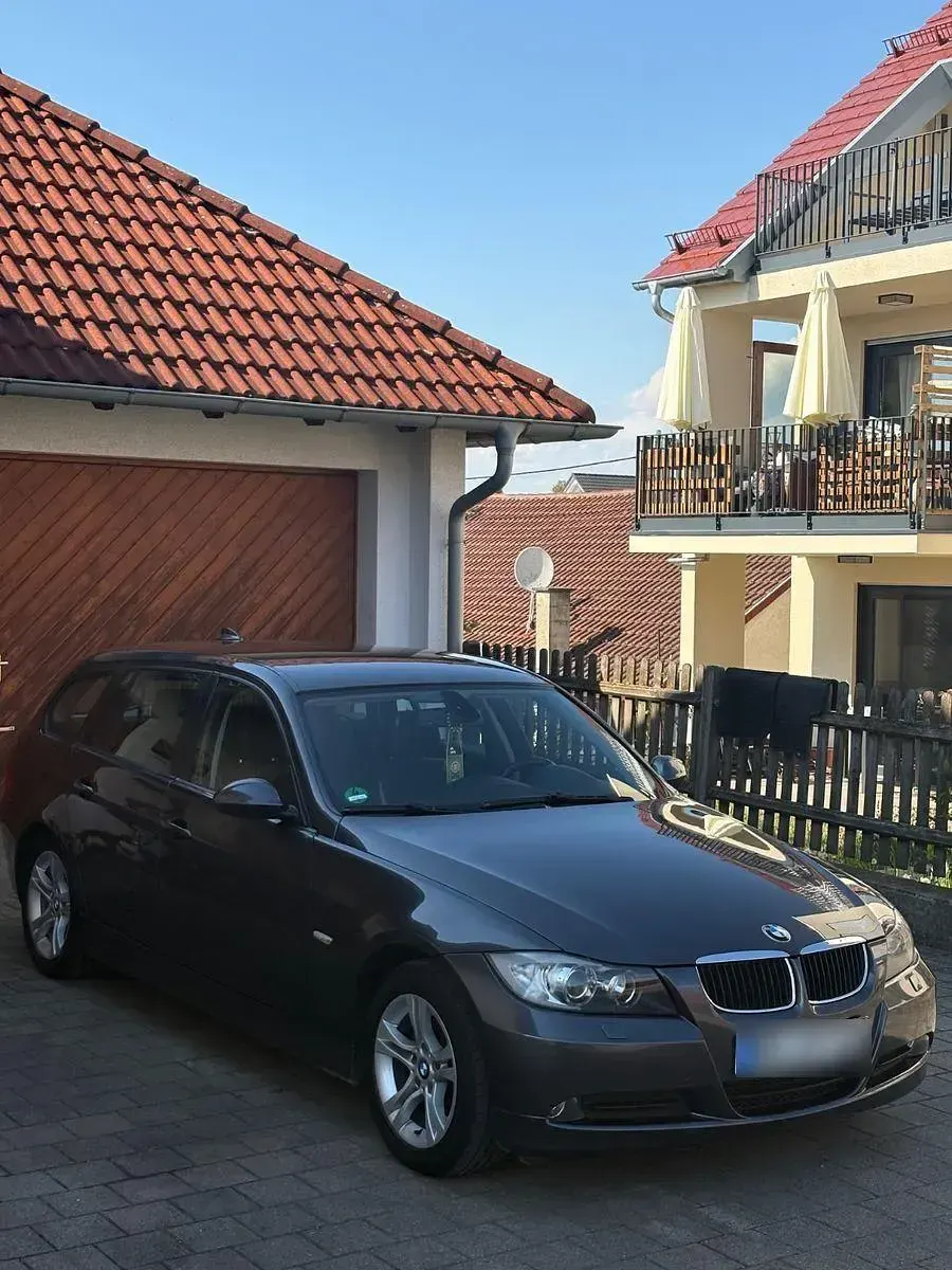 Gebraucht BMW 320 Sport Line 177 PS (130 kW) 2008 Grau Kombi