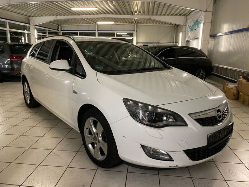 Gebraucht Opel Astra Design Edition 110 PS (80 kW) 2011 Weiß Kombi
