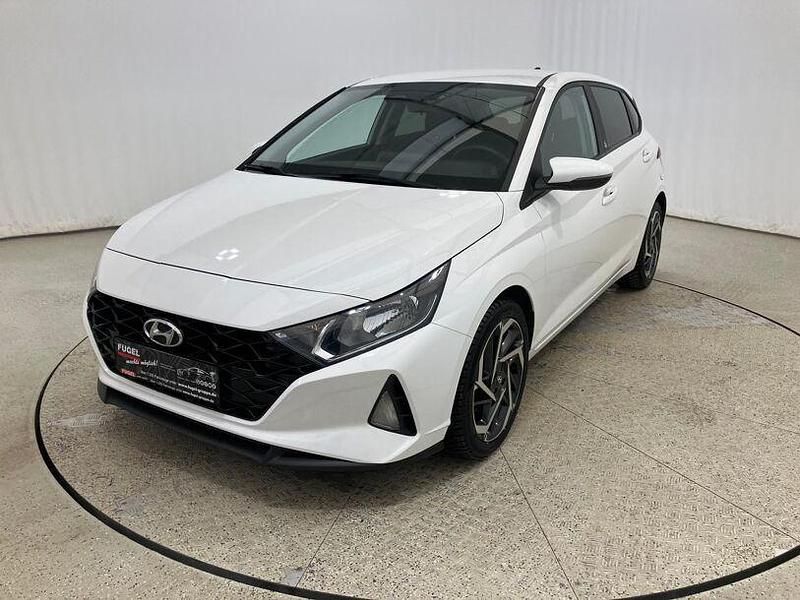Gebraucht Hyundai i20 101 PS (74 kW) 2021 Polar white / sol Kleinwagen