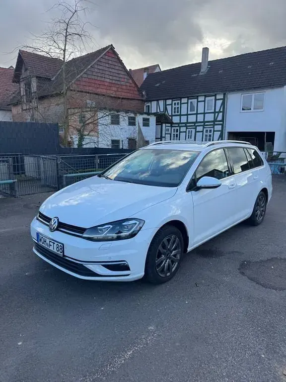 Gebraucht VW Golf VII Highline 150 PS (110 kW) 2018 Weiß Kombi