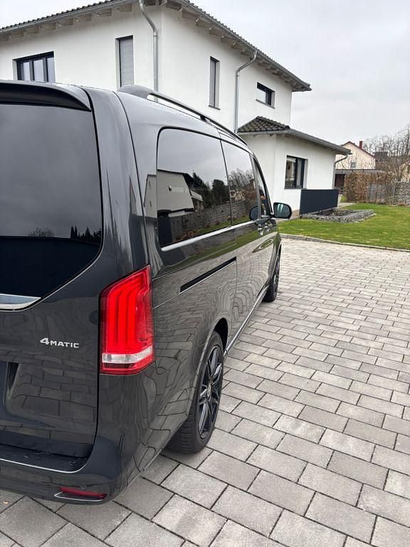 Gebraucht Mercedes V300 237 PS (174 kW) 2023 Grau Van / Kleinbus