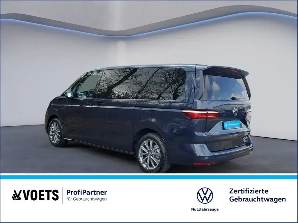Gebraucht VW Multivan Life 177 PS (130 kW) 2025 Blau Van / Kleinbus