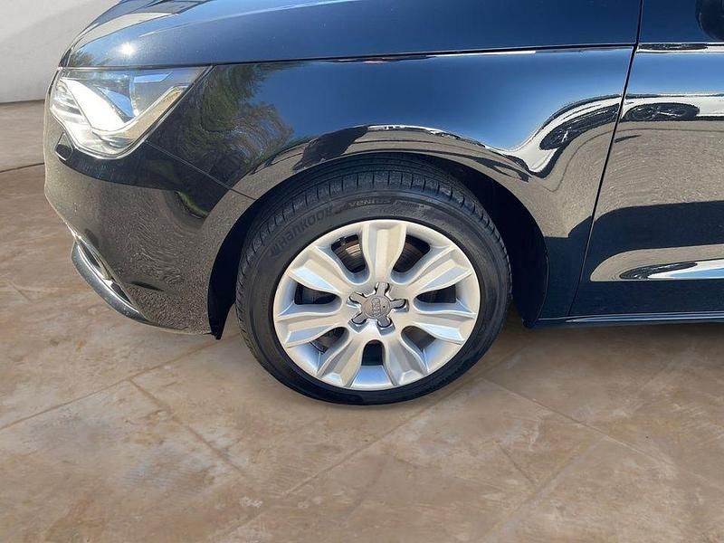 Second-hand Audi A1 Ambition 105 CP (77 kW) 2011 Negru Hatchback