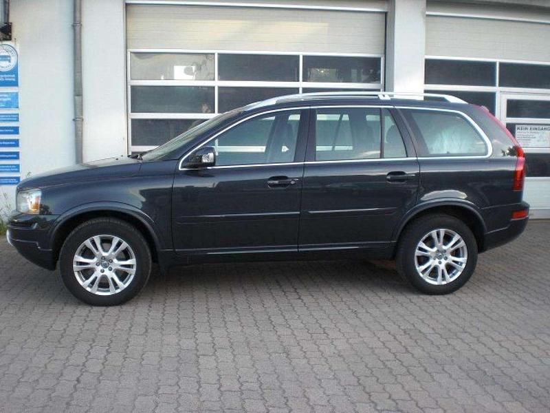 Savile grey / metallic exterio (metallic) Gebraucht 2014 Volvo XC90 Momentum SUV | 17.499 € (Fairer Preis) - Bild 1/4