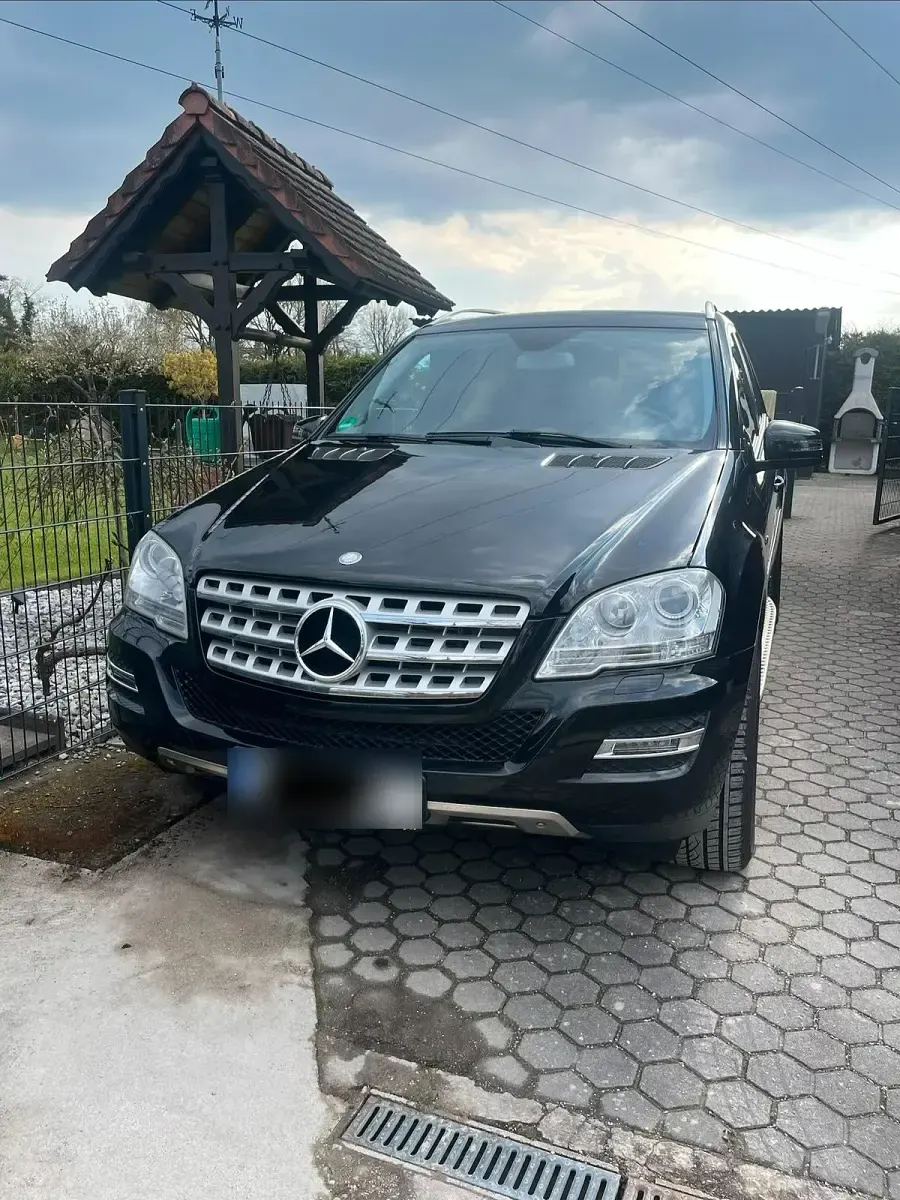Gebraucht Mercedes ML300 204 PS (150 kW) 2010 Schwarz SUV