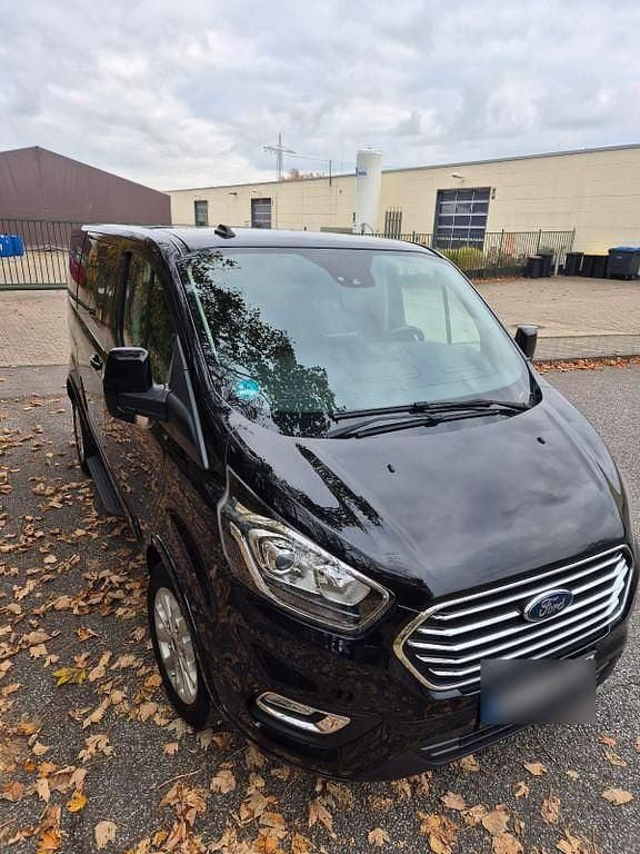 Gebraucht Ford Tourneo Titanium 131 PS (96 kW) 2020 Schwarz Van / Kleinbus