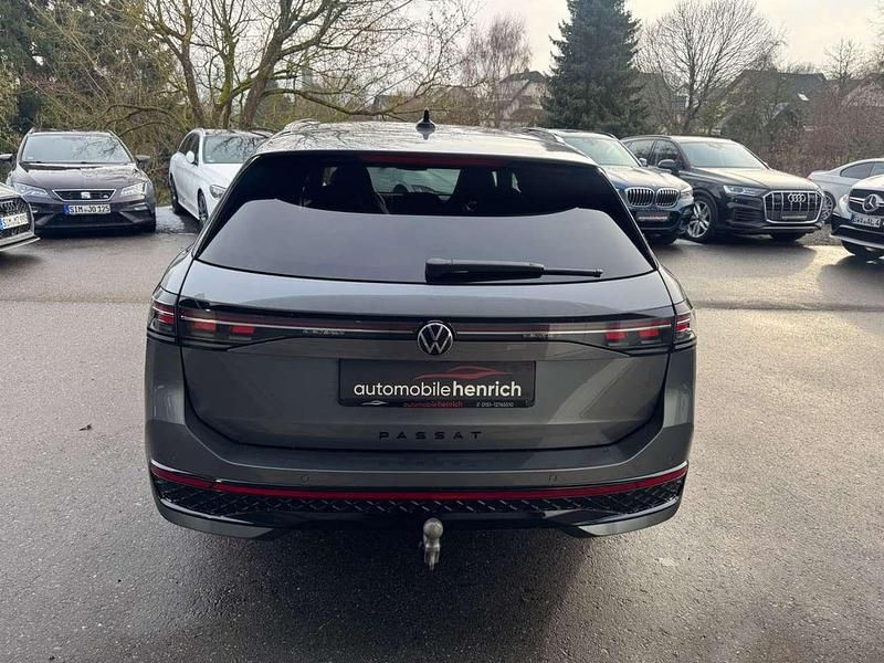 Gebraucht VW Passat R-line 150 PS (110 kW) 2024 Diabasgrau Kombi