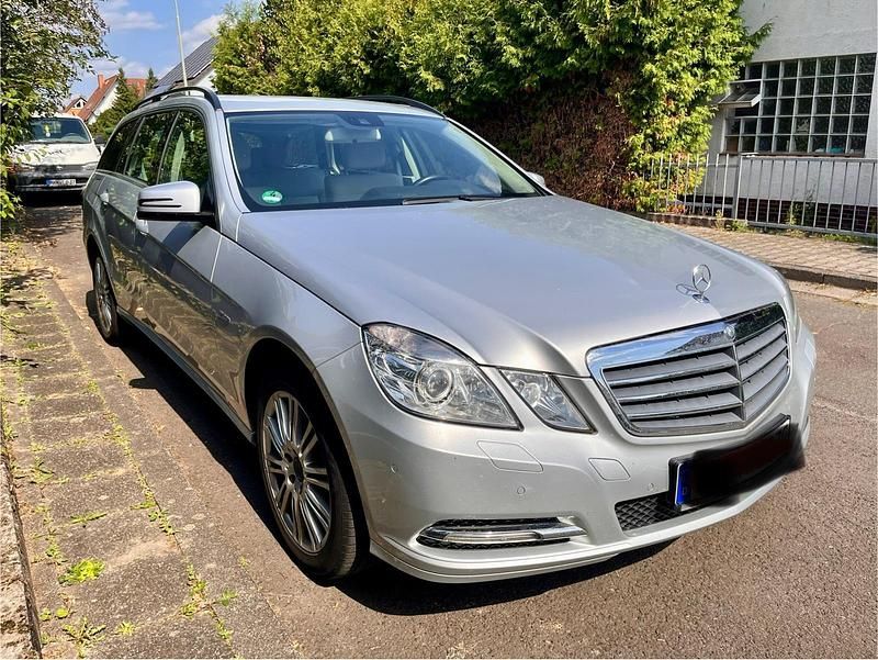 Silber Gebraucht 2012 Mercedes E250 Kombi | 12.750 € (Fairer Preis) - Bild 1/4