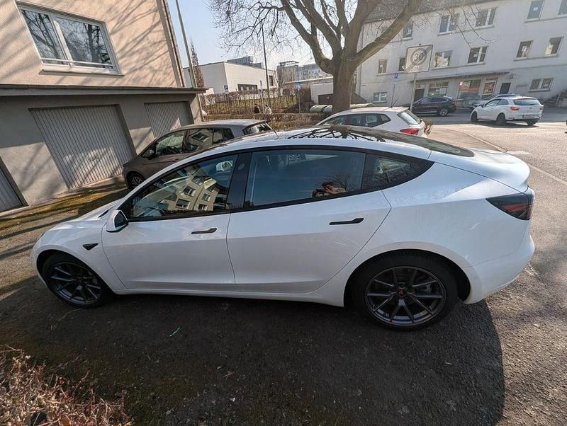 Gebraucht Tesla Model 3 Standard Range Plus 239 kW (325 PS) 2021 Weiß Limousine