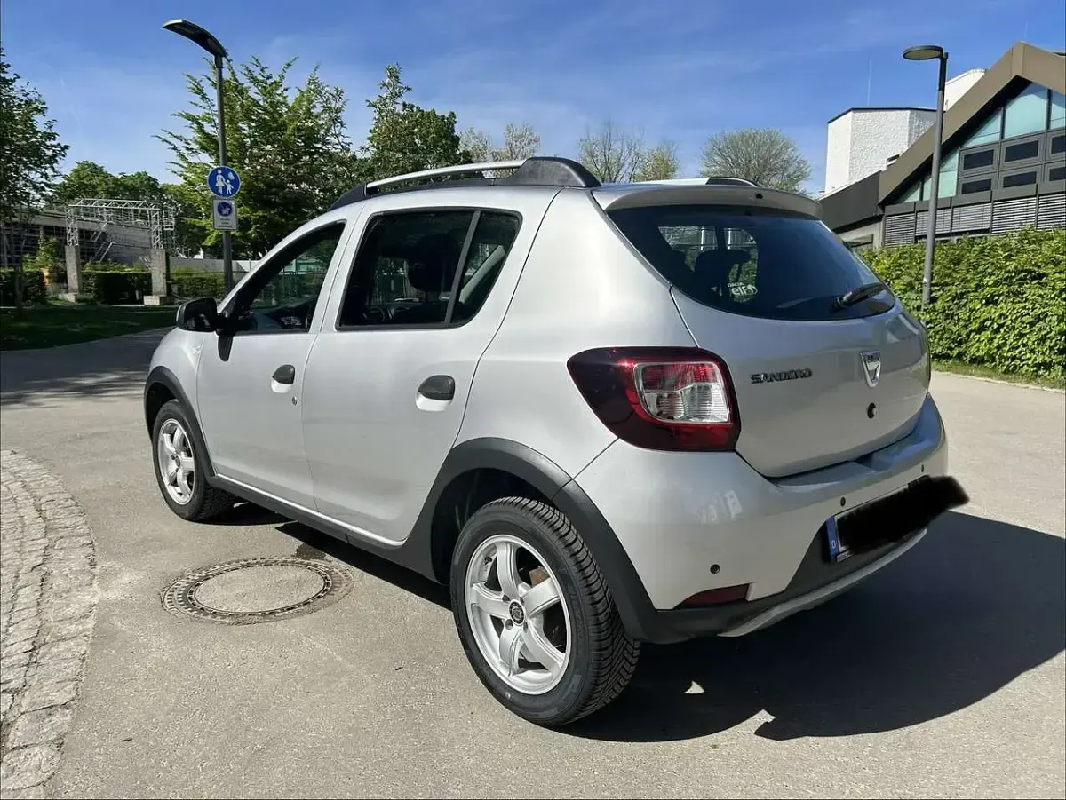 Gebraucht Dacia Sandero Prestige 90 PS (66 kW) 2015 Silber Kleinwagen