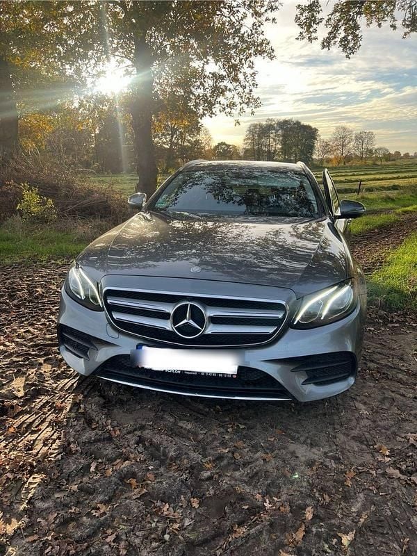 Grau Gebraucht 2017 Mercedes E350 AMG line Kombi | 22.700 € (Guter Preis) - Bild 1/4
