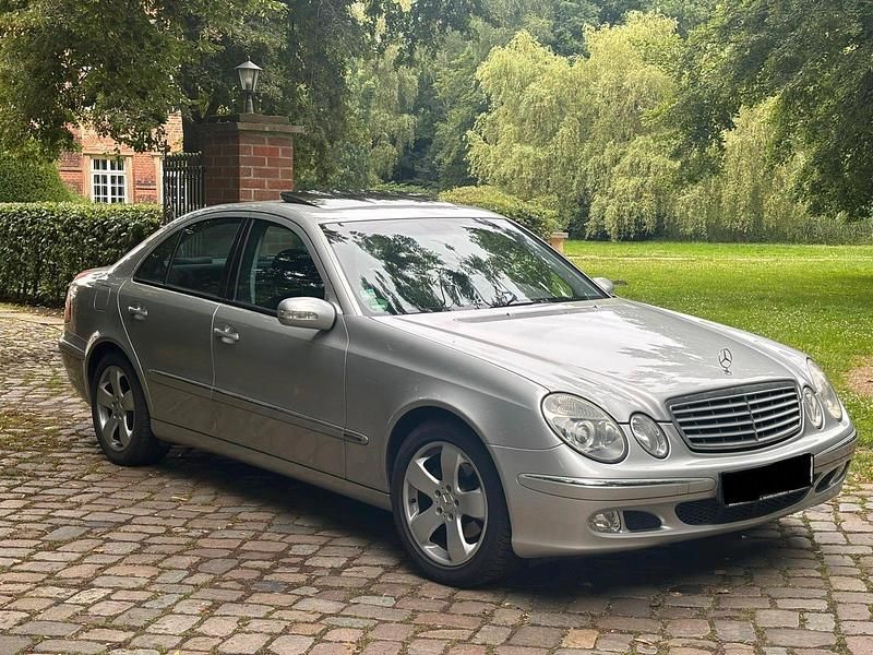Gebraucht Mercedes E200 163 PS (119 kW) 2004 Silber Limousine